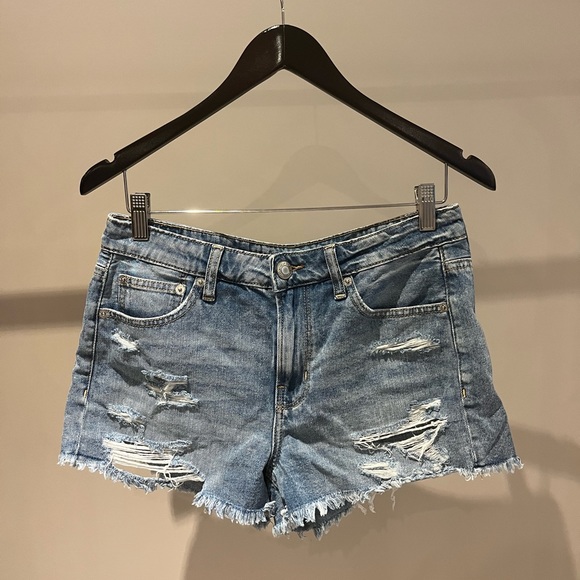 Distressed denim shorts size US 6 - Picture 2 of 8